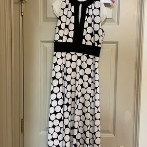Eliza J black and white dress size 4 EUC!